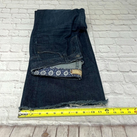 Floral Green Blouse with Dark Jeans - Picture 7 of 14